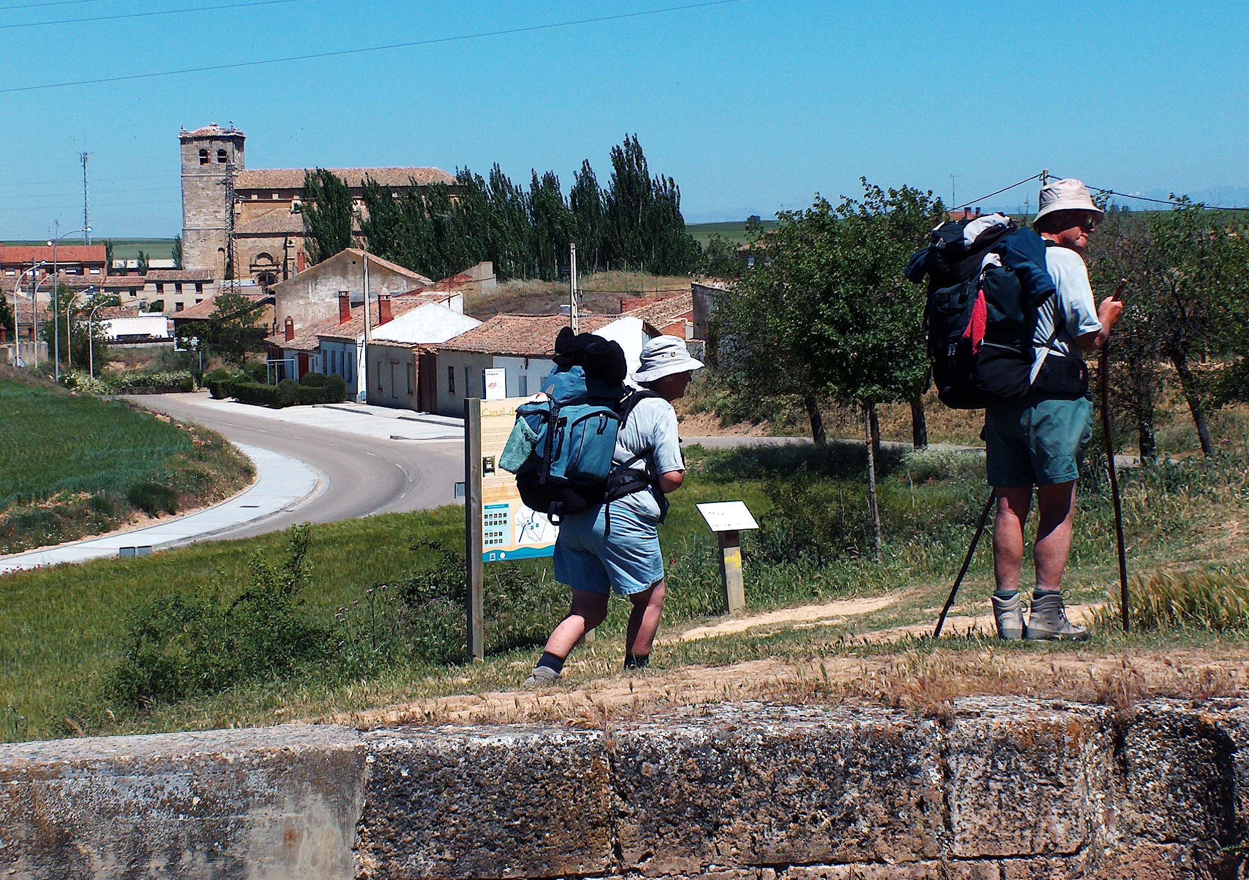 La Diputación adjudica dos obras para la señalización inteligente en cruces de carreteras provinciales con el Camino de Santiago y para adecuación peatonal en la N-120 en Carrión de los Condes por importe de 93.113 euros para mejorar la circulación de peregrinos