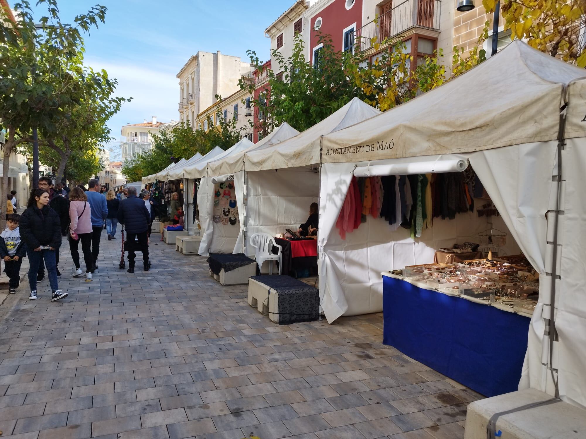 A Ses Moreres es poden trobar tot de parades amb regals per aquestes festes.