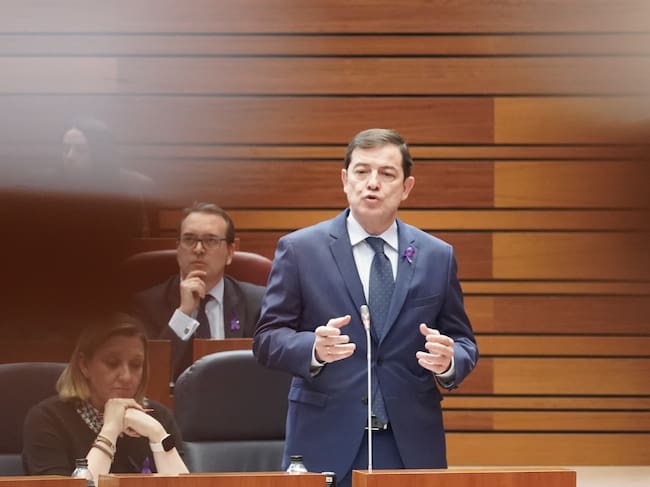 El presidente de la Junta, Alfonso Fernández Mañueco, durante el pleno de las Cortes