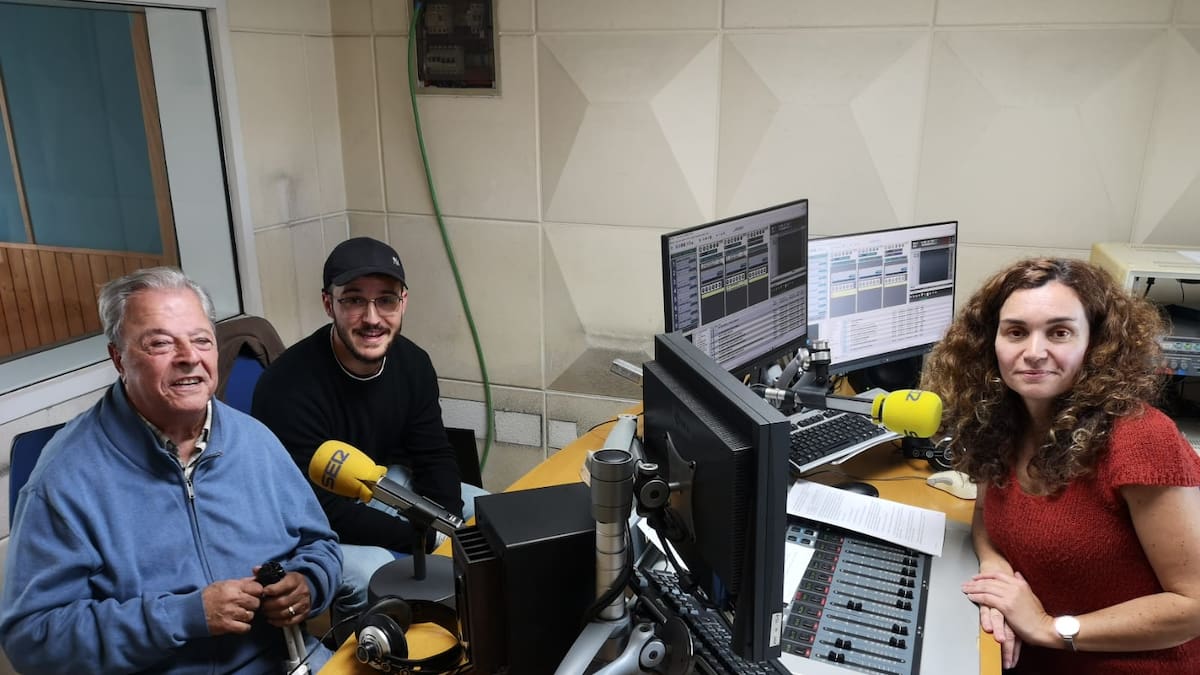 SER Capaces| "Mi mujer dice que cuando voy solo por la calle me tropiezo con las mujeres, con los hombres nunca": Ángel Bezanilla, invidente santanderino de 68 años, ha completado tras jubilarse el grado profesional de canto en el conservatorio