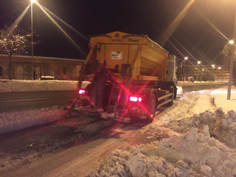 El hielo dificulta el tránsito por vías urbanas e interurbanas