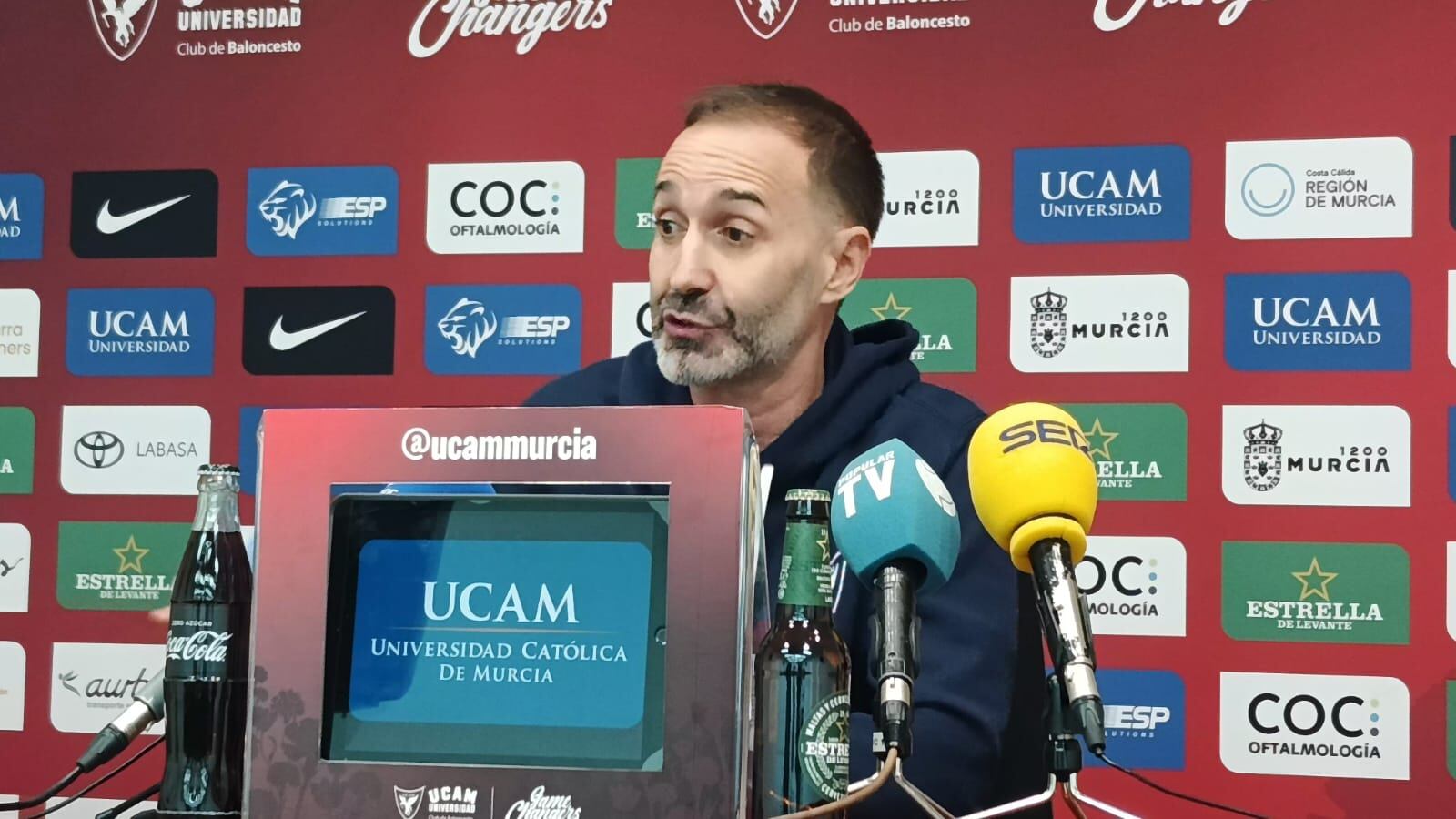 Sito Alonso en la sala de prensa del Palacio