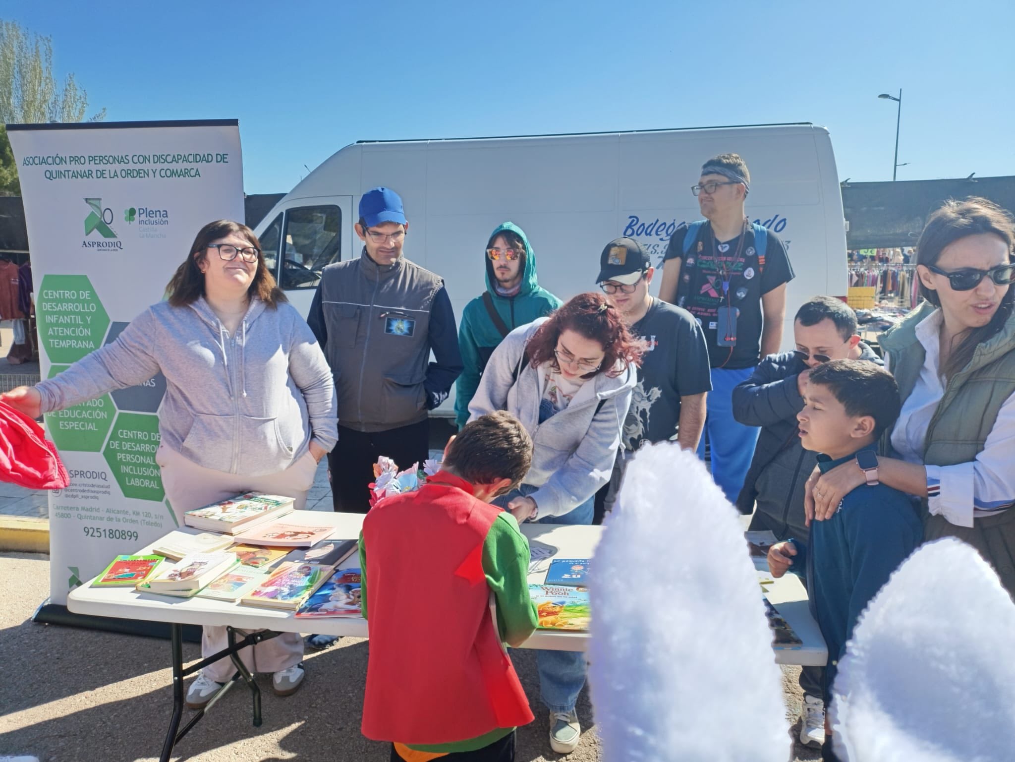 Usuarios de Asprodiq en el día del libro 2025