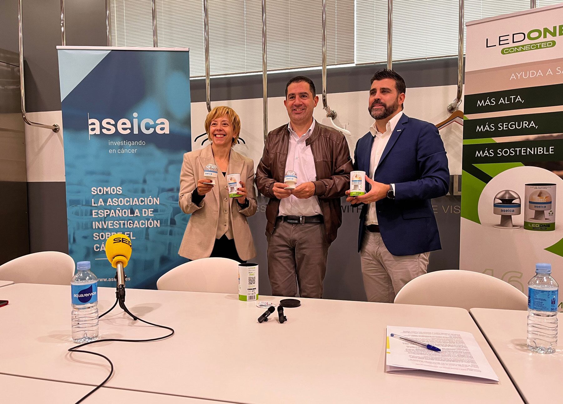 La presidenta de ASEICA, Marisol Soengas, el alcalde de Alcoy, Toni Francés, y el CEO de Erum Vial, Juan Manuel Erum