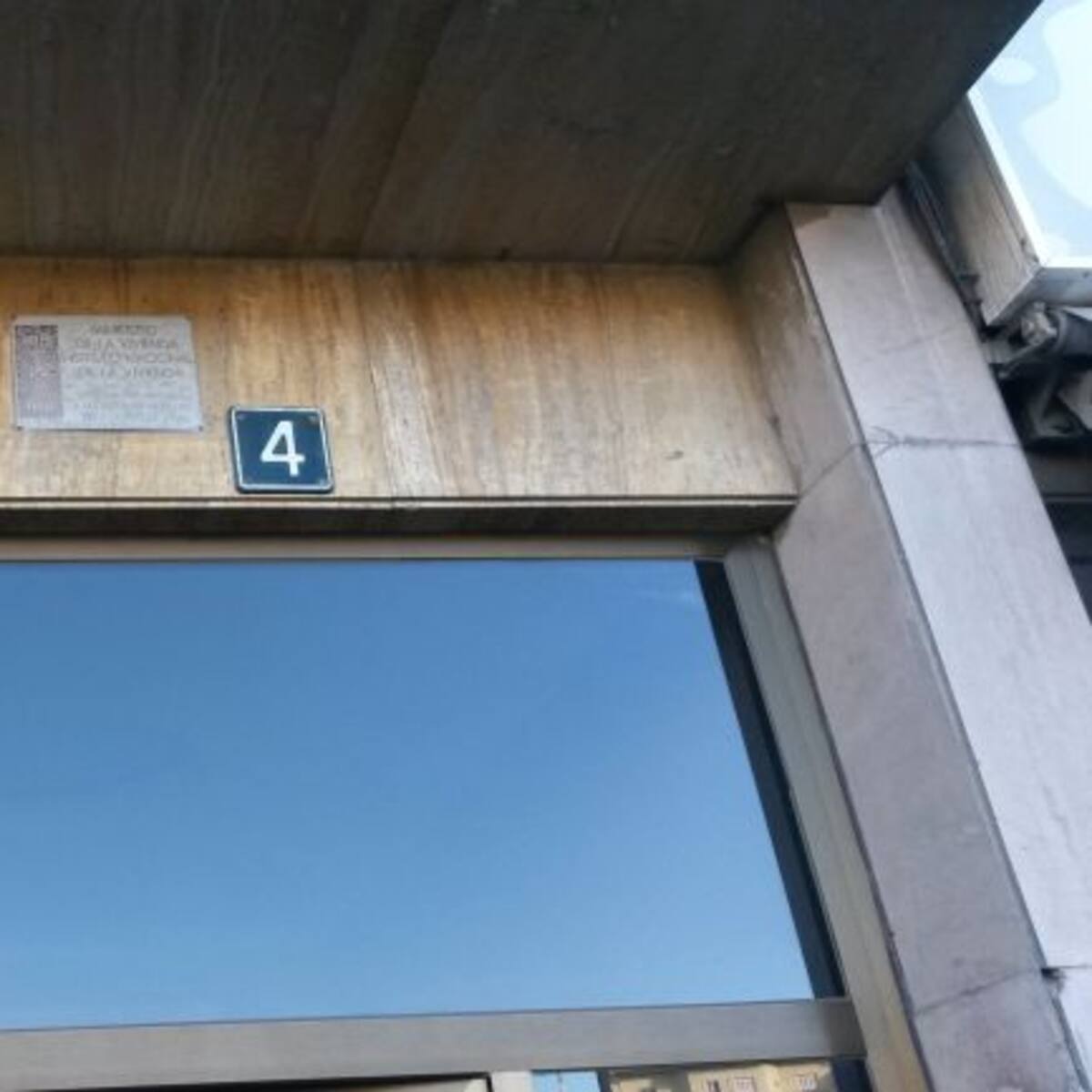 Sinbologia frankista oraindik Irunen