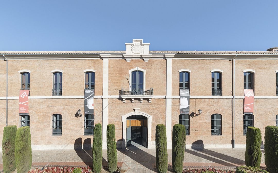 Fachada de la residencia Lope de Vega en Alcalá de Henares