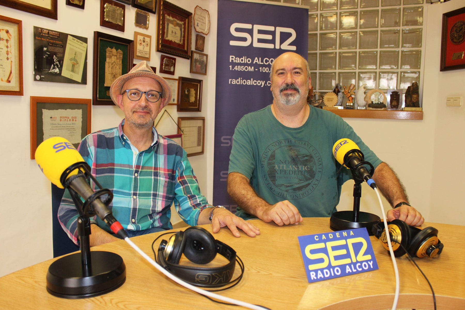 Joanfra Rozalén i Miquel Peidro, en l'estudi central de Radio Alcoy