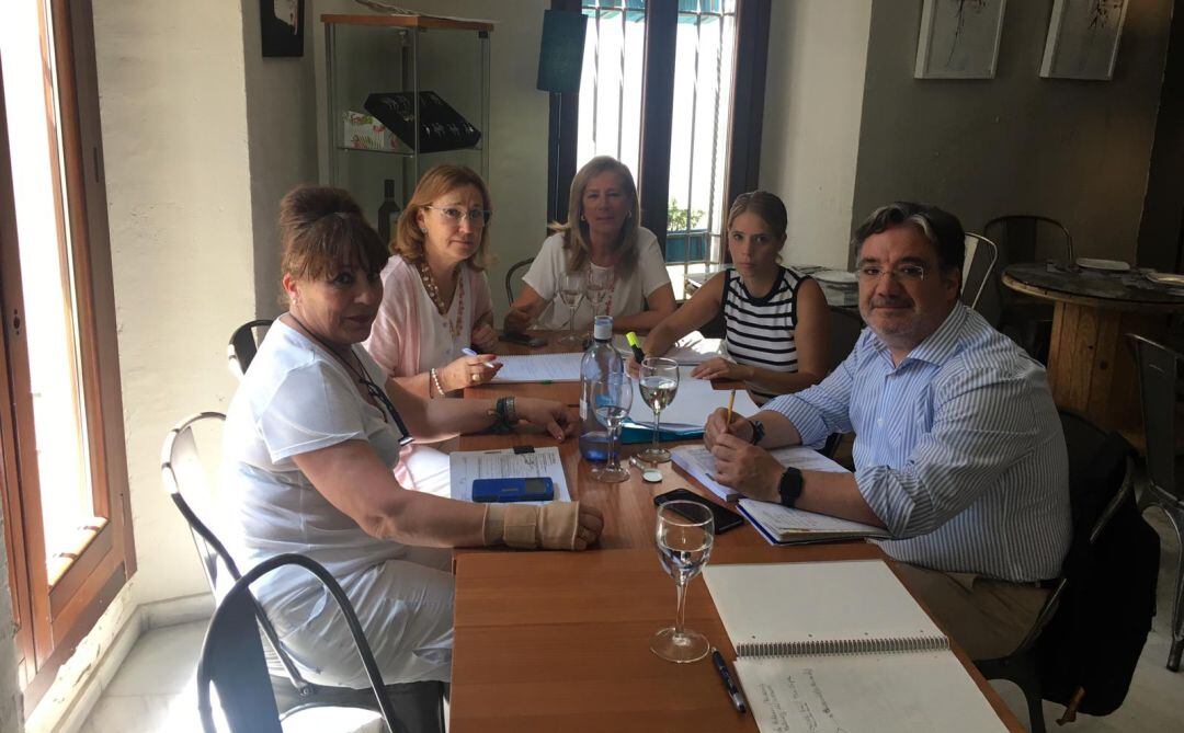 Lourdes Martínez y Laura Rodas, reunidas con representantes del Gobierno Municipal del Ayuntamiento de Córdoba