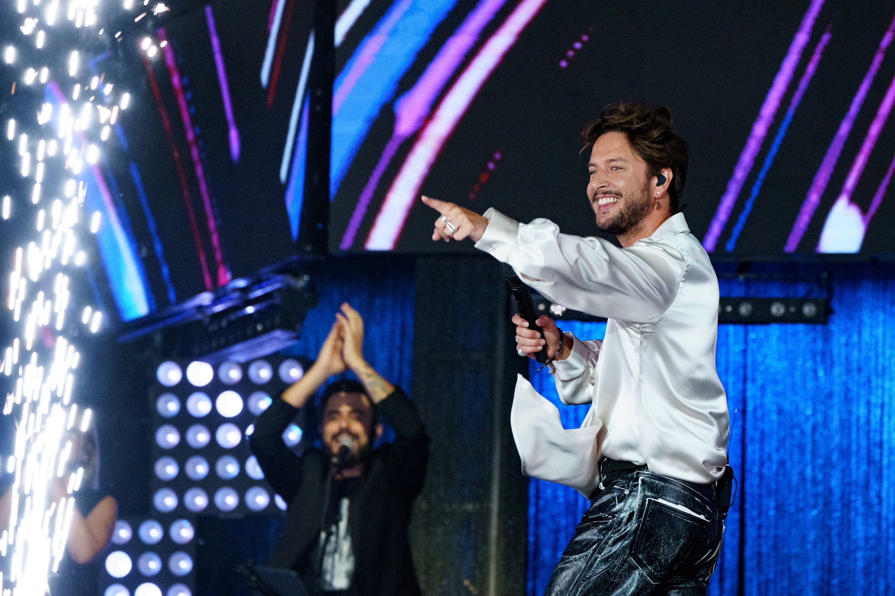 SANTA CRUZ DE TENERIFE (ESPAÑA), 15/09/2022.- El cantante Manuel Carrasco durante su actuación en la XXVI edición de los Premios Dial que se celebra hoy jueves en el Recinto Ferial de Santa Cruz de Tenerife. EFE/Ramón de la Rocha
