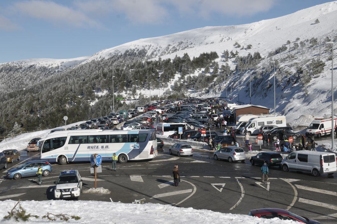 Imagen del aparcamiento en el Puerto de Navacerrada