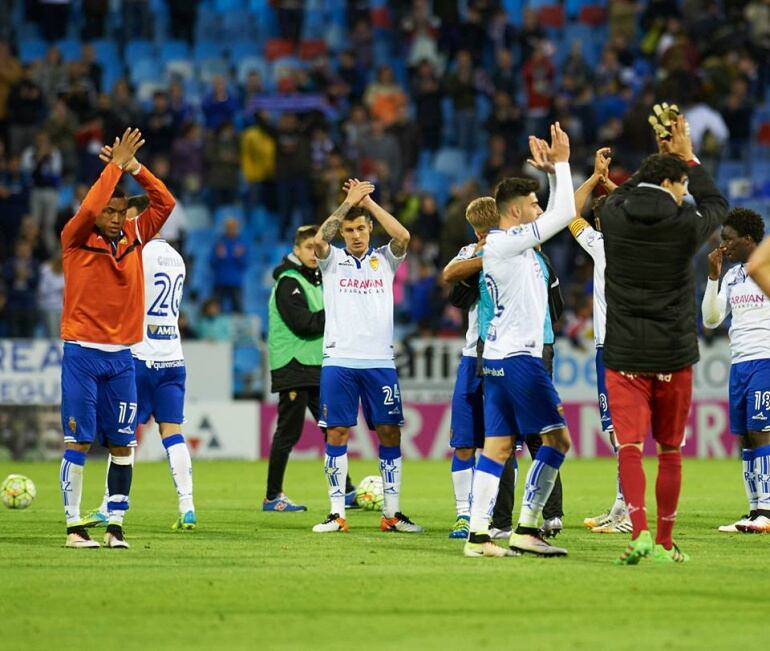 Los jugadores esperan celebrar una nueva victoria en La Romareda