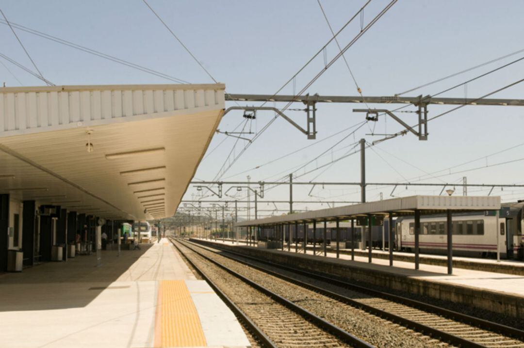 Andenes de la estación de ferrocarril de Linares-Baeza