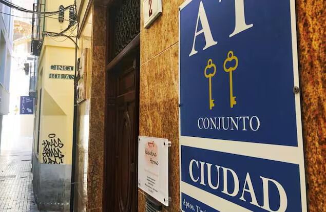 La ciudad de Málaga con 60.000 plazas en pisos turísticos, cuadriplica la oferta hotelera
