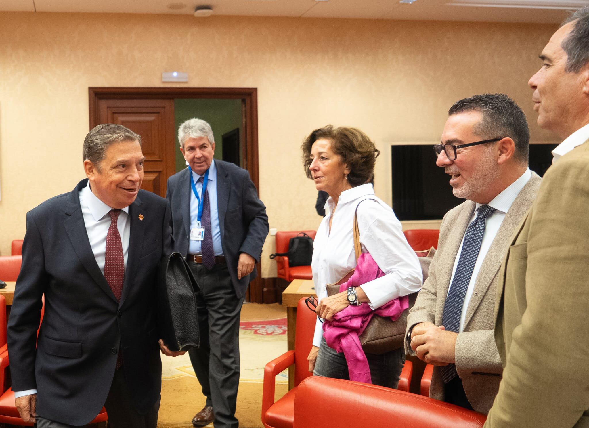 El diputado Javier Folch junto al ministro Planas en una imagen remitida por el PP.