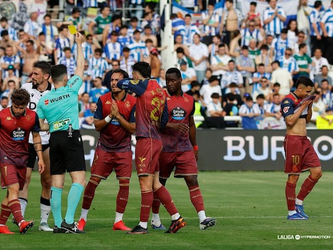 Quagliata recibe la tarjeta amarilla | Foto: LaLiga