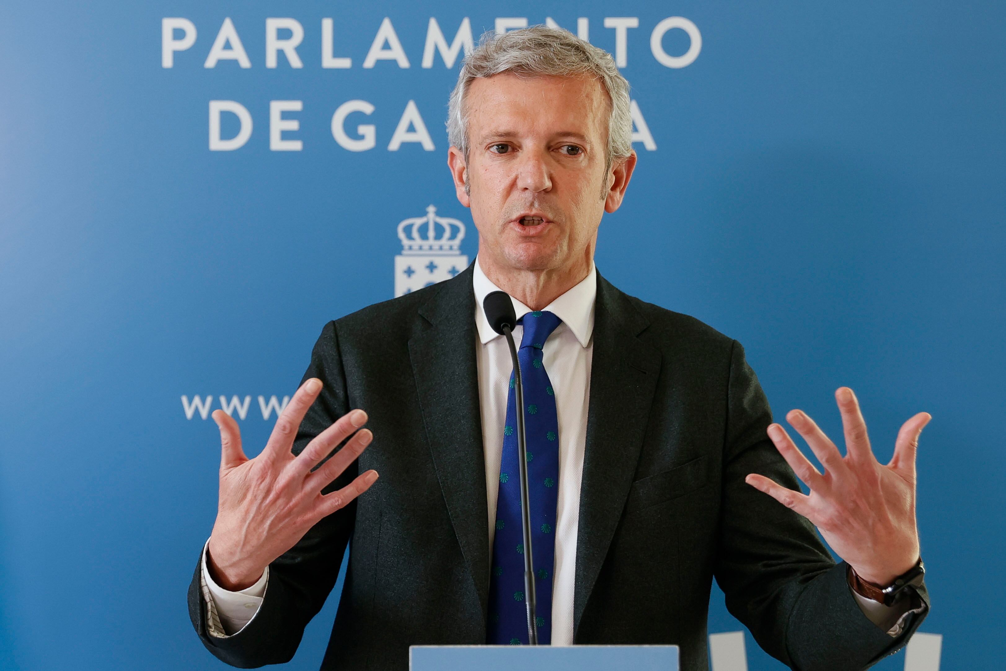 lfonso Rueda, en la ronda de contactos con las tres fuerzas políticas para la sucesión en la presidencia de la Xunta, tras el cese a petición propia de Alberto Núñez Feijóo este lunes en Santiago de Compostela. EFE/Lavandeira jr