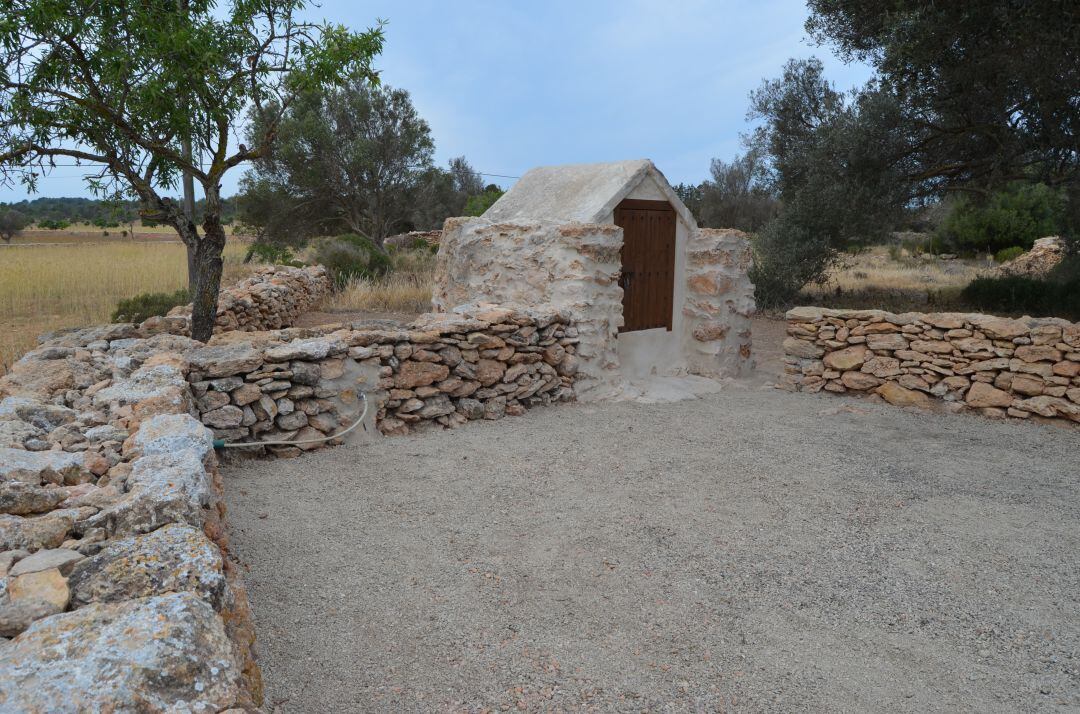 Imagen de un muro de piedra seca