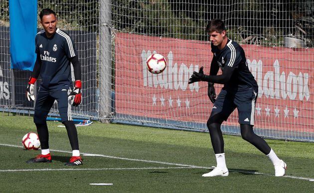 Navas y Coirtois, en un entrenamiento del Real Madrid.