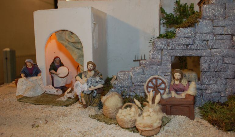 Las bordadoras, el esquileo a tijera o las tejedoras protagonizan este Belén