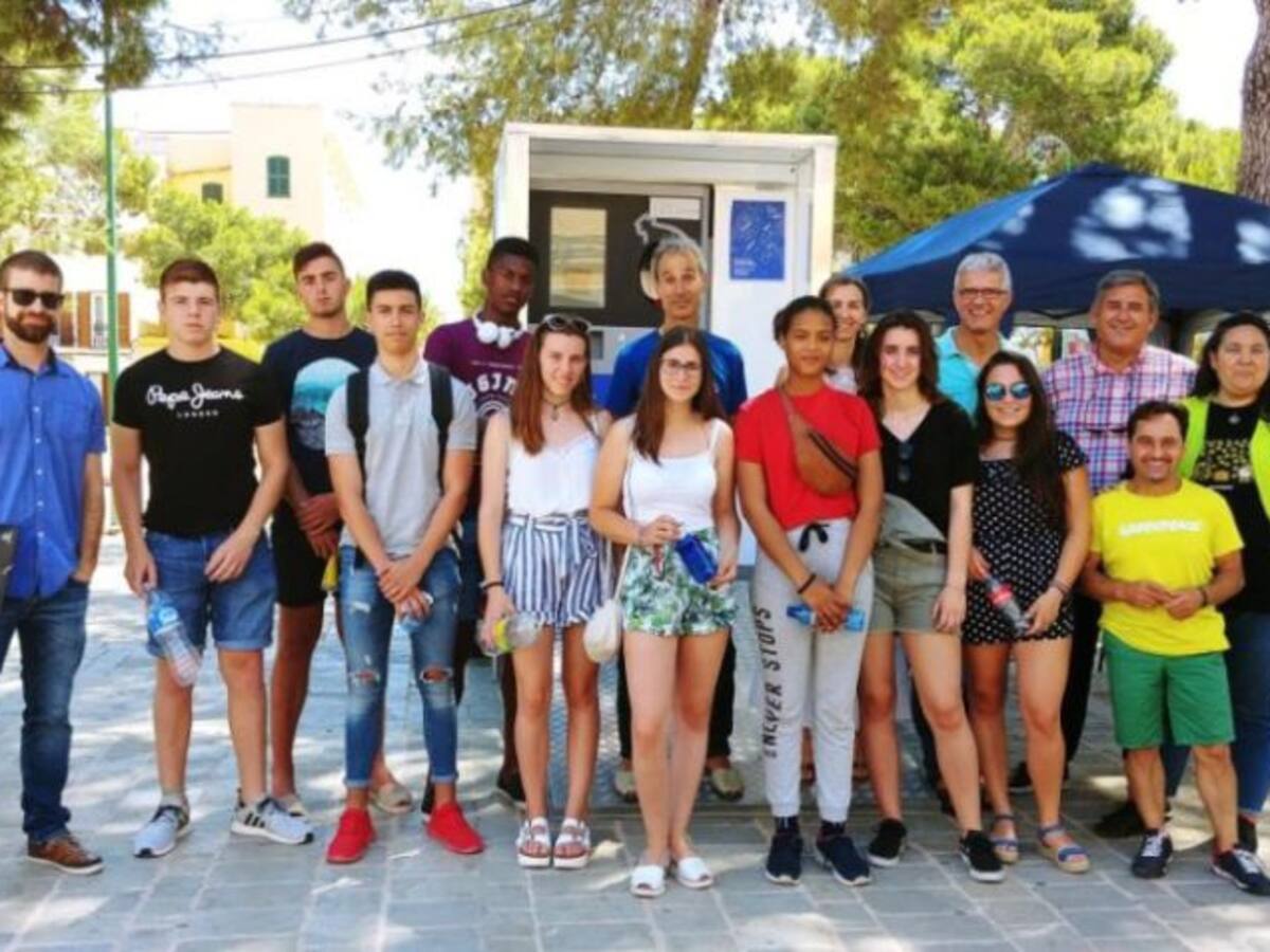 El Consell exportará la máquina recoge envases al resto de fiestas de Menorca