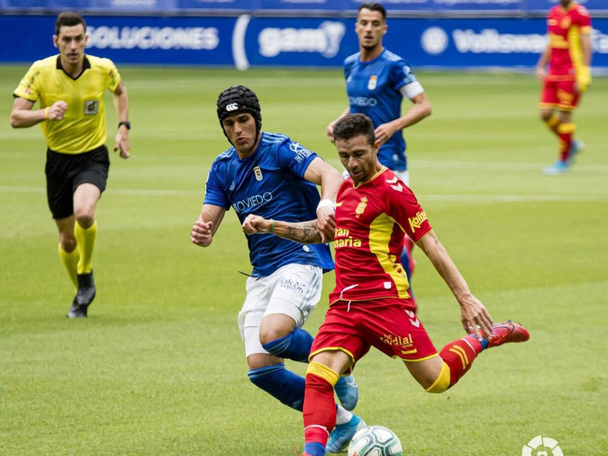 Tarde de perros de la UD Las Palmas en Oviedo