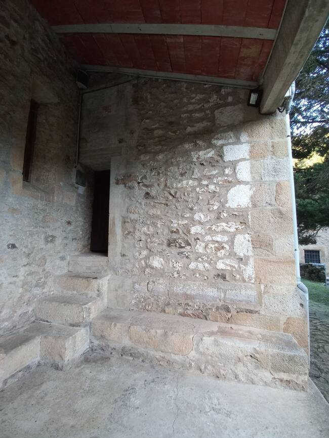 Estado en el que han quedado las escaleras para subir al campanario.