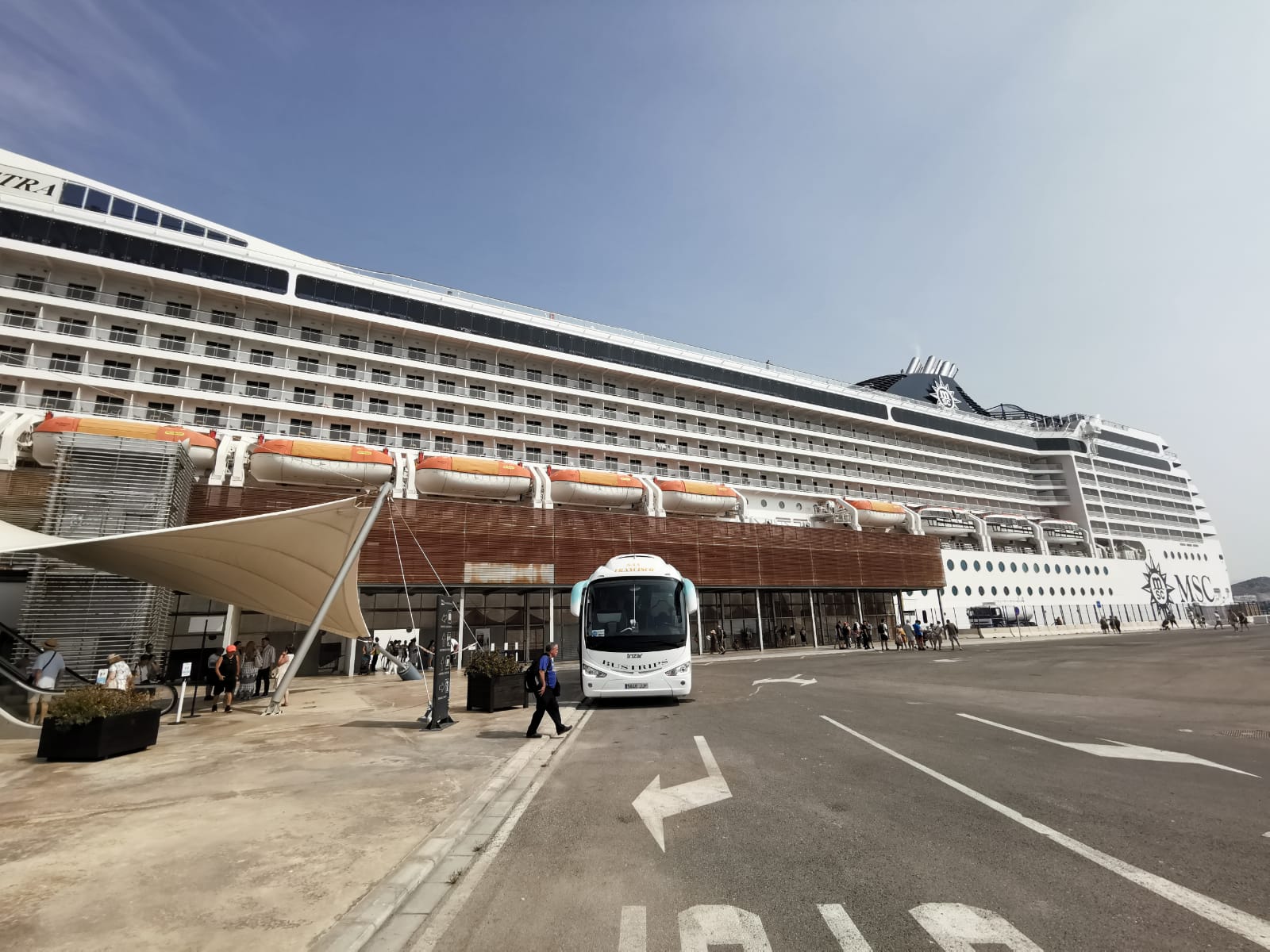 MSC Orchestra, crucero atracado en el Puerto de Alicante: Foto: Daniel Rodríguez