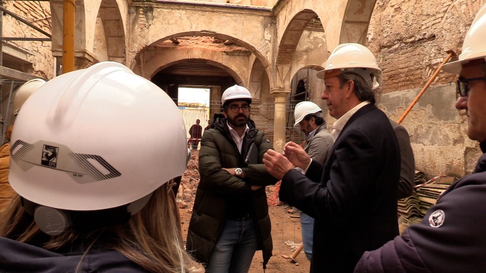 El alcalde de Andújar, Paco Carmona, ha visitado este lunes las obras del Palacio del Ecijano