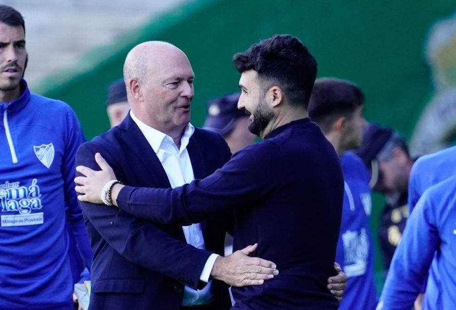 Romo y Pepe Mel se saludan antes del Racing 0-0 Málaga