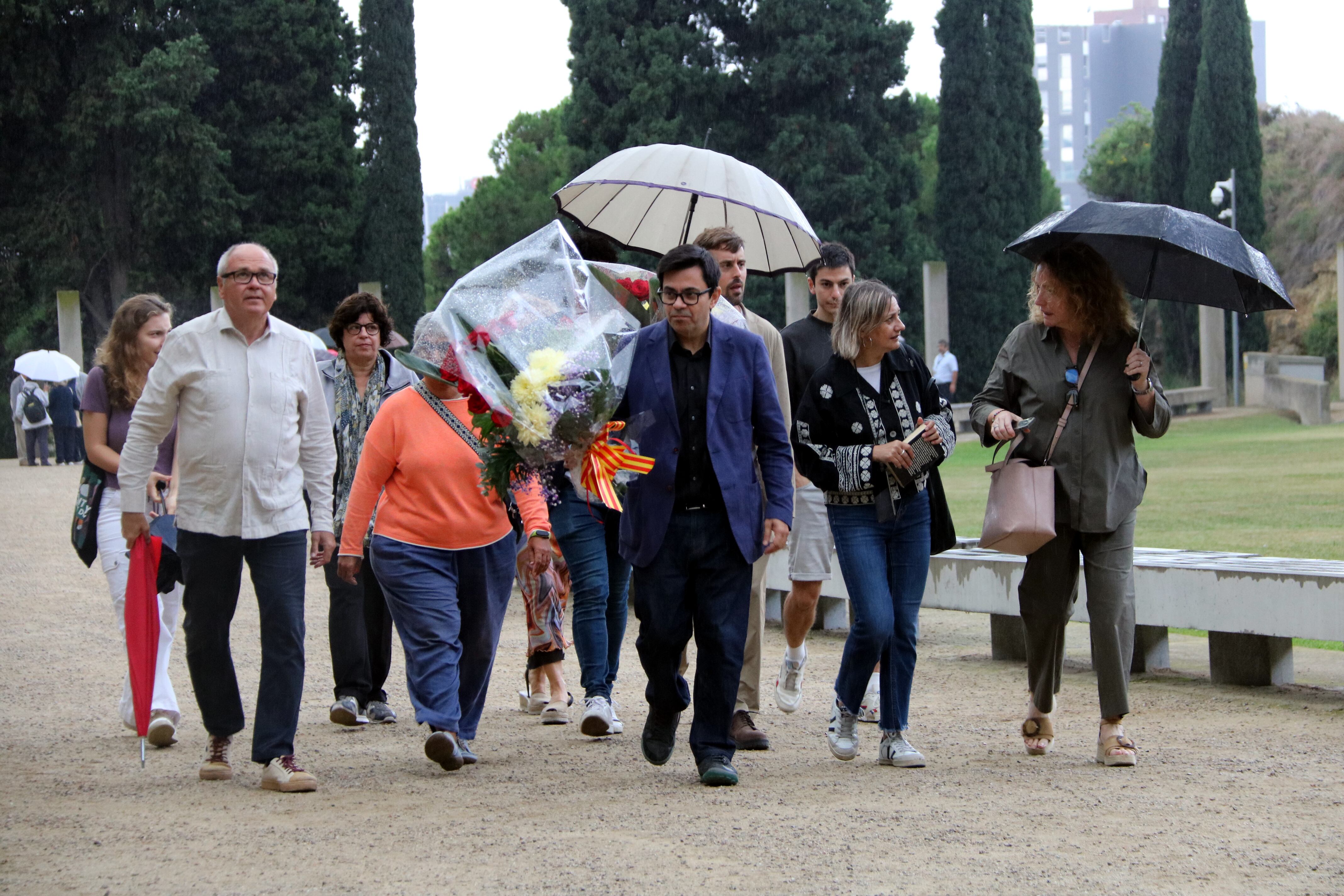 Ofrena d'En Comú Podem a la tomba del president Companys, al cementiri de Montjuïc