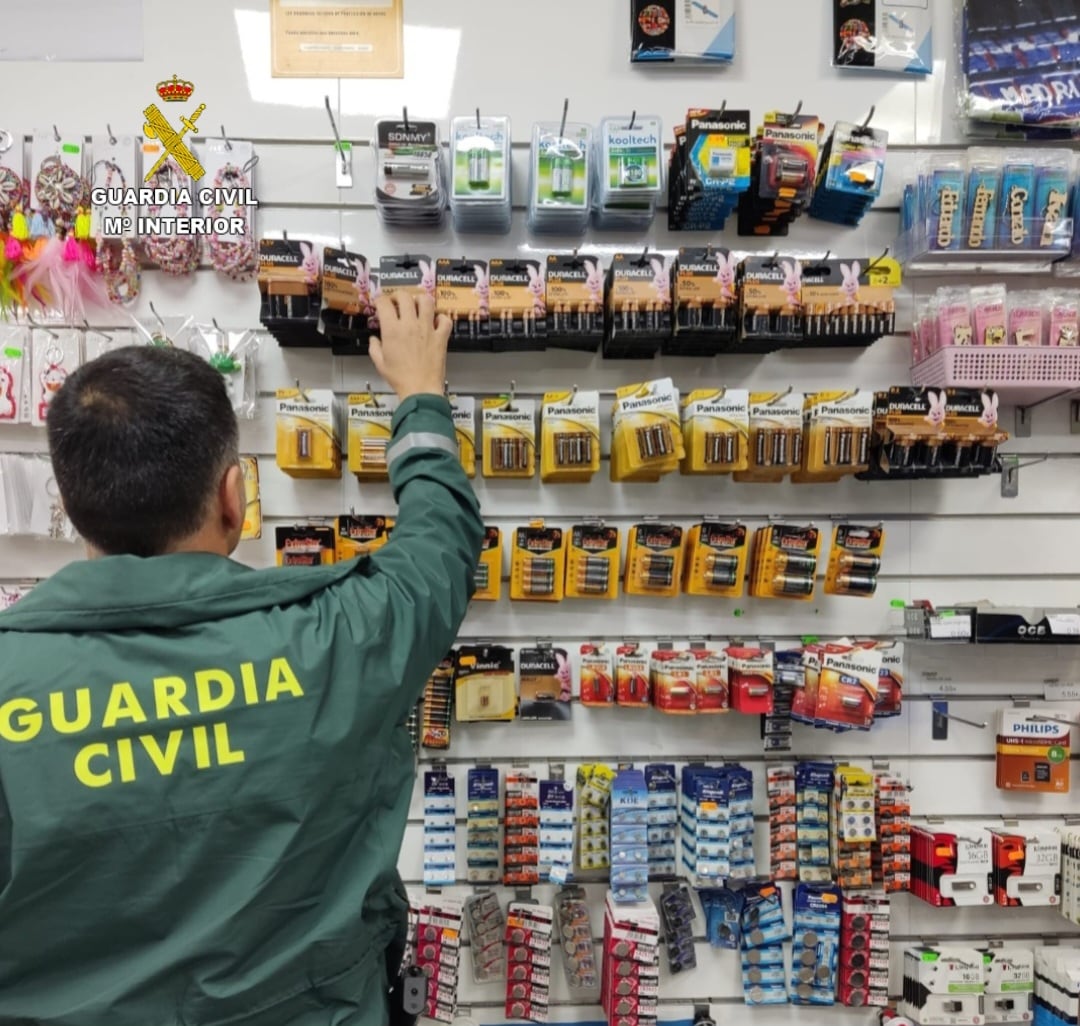 Inspección de pilas por la Guardia Civil