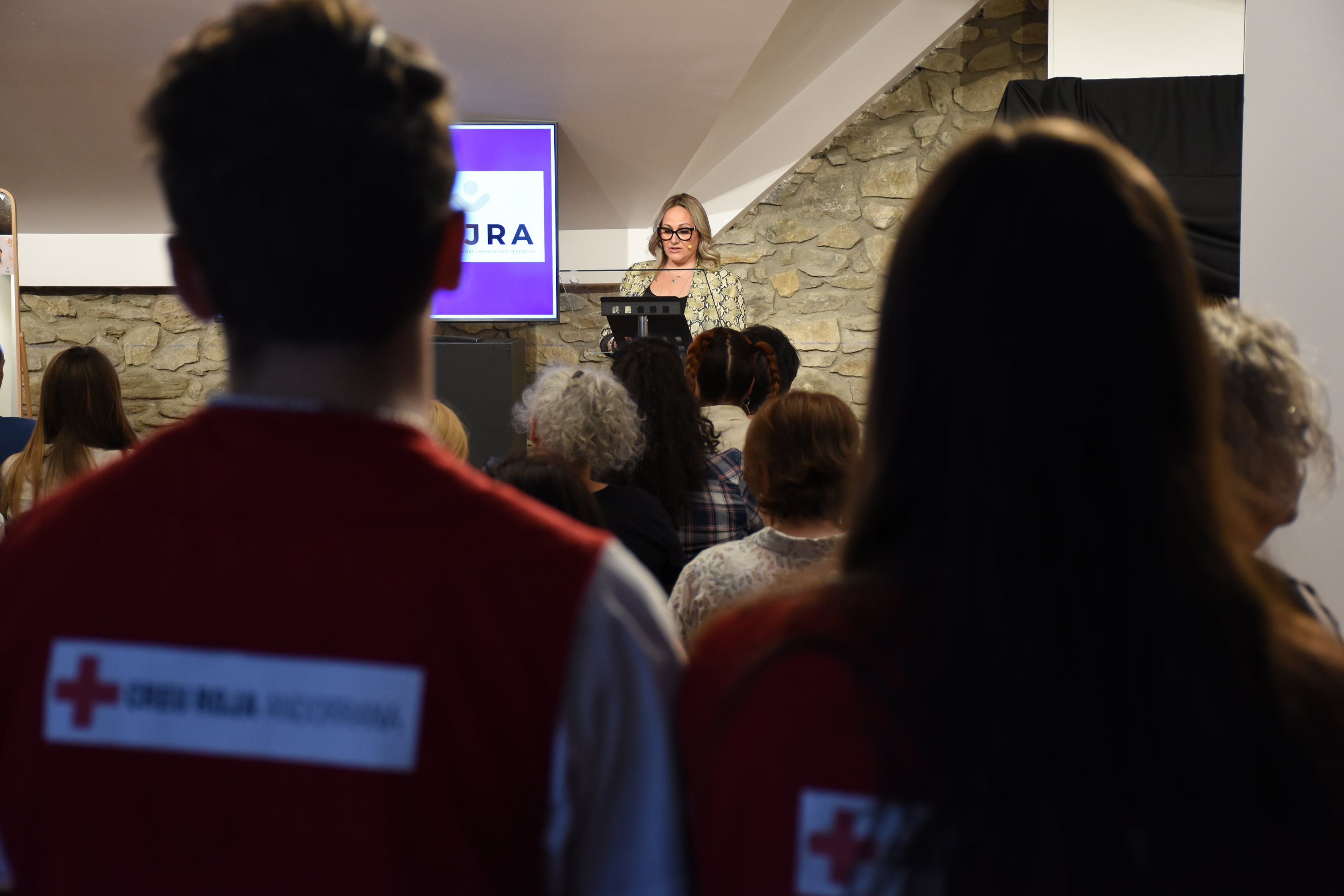 Sandra Cano, presidenta de l'Associació en Defensa del Jovent en Risc d'Andorra, durant la jornada.