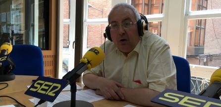 Diego Fernández, responsable de política educativa de CCOO, en los estudios de Radio Murcia