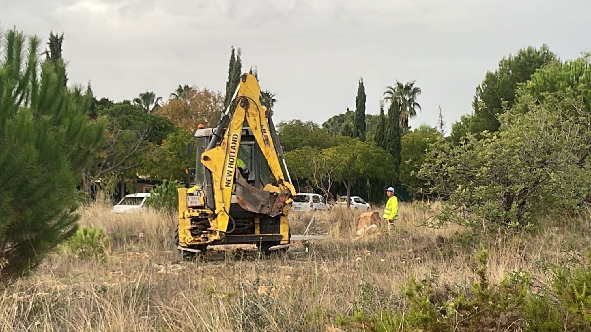 Los vecinos de la plataforma &#039;Salvem la Torreta&#039;, en Godella, alertan de que ya han empezado las obras previas a un PAI que &quot;destruirá&quot; una zona protegida.