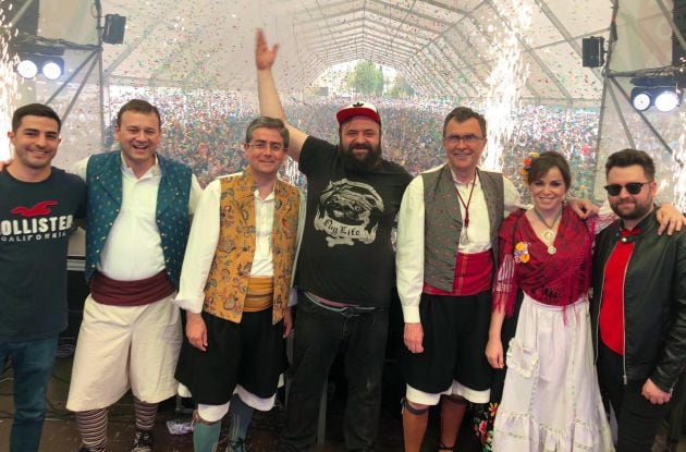 Rebeca Pérez, segunda por la izquierda, junto al alcalde de Murcia, José Ballesta, durante los actos del día del Bando de la Huerta