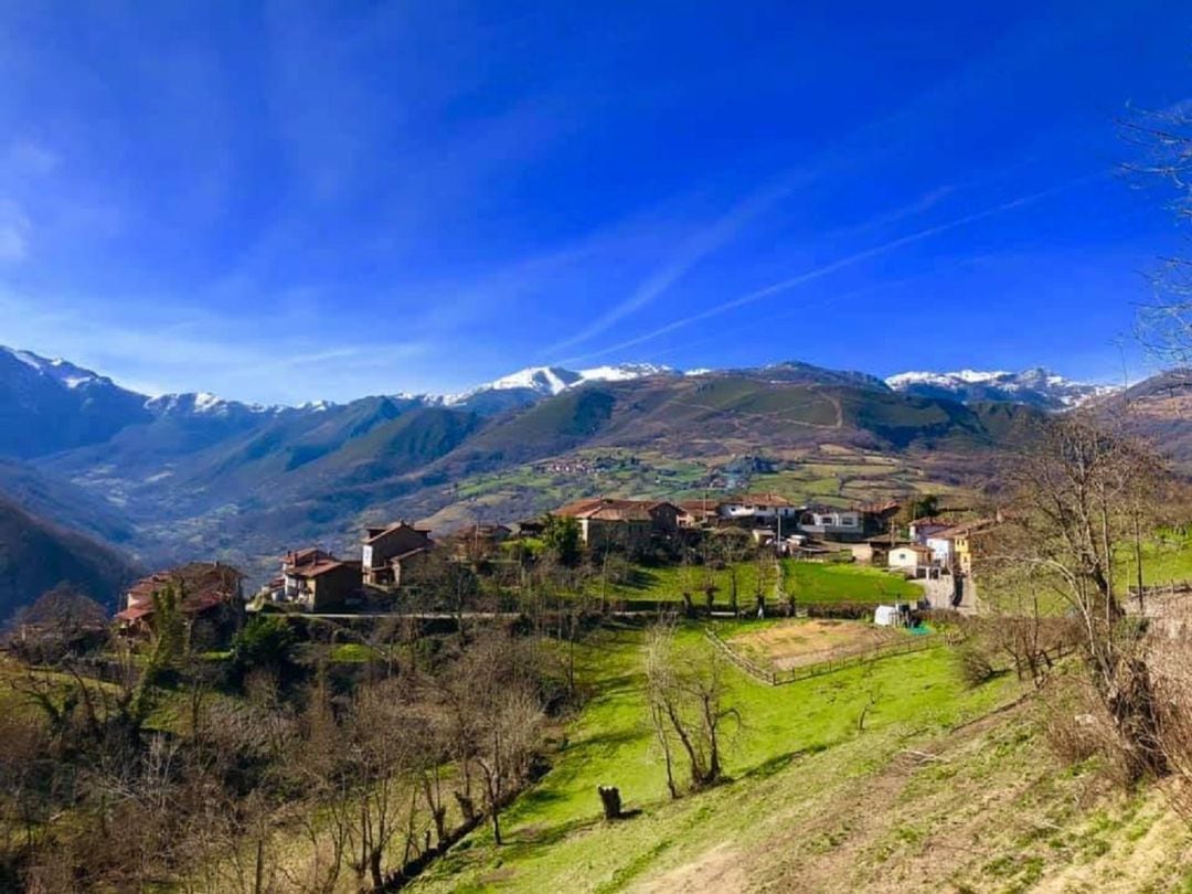 Vista de la localidad de Rano, perteneciente a la parroquia de Bárzana, en Quirós