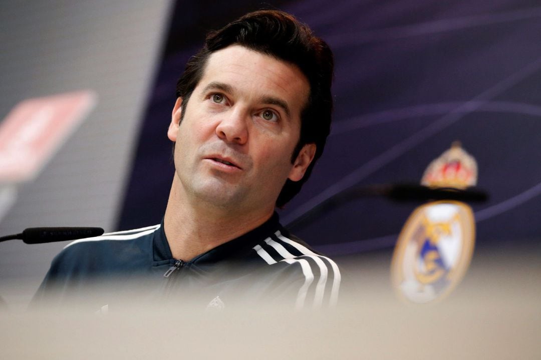 El entrenador argentino del Real Madrid Santiago Solari, durante la rueda de prensa tras el entrenamiento celebrado esta mañana en la Ciudad Deportivo de Valdebebas, preparatorio del partido de LaLiga Santander correspondiente a la 17ª jornada que mañana disputan contra el Villareal.