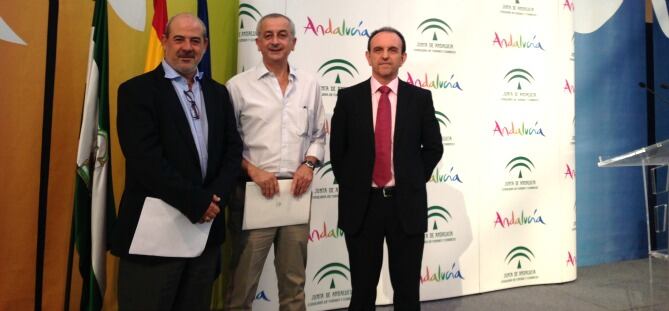 El gerente de Turismo Andaluz, Francisco Artacho, el director de la oficina de Turismo en Moscú, José María Pérez, y el consejero de Turismo, Rafael Rodríguez.