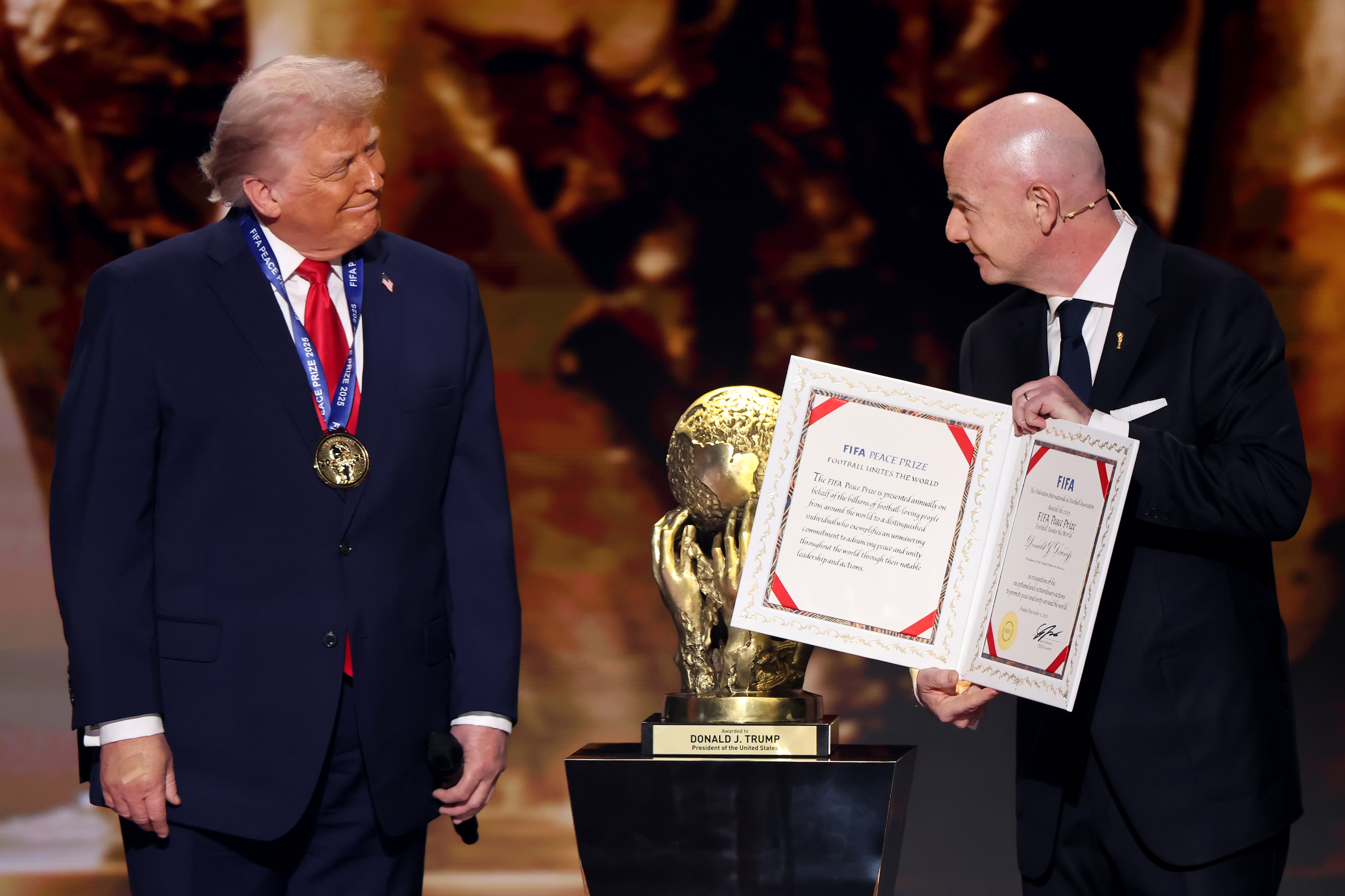 Gianni Infantino, presidente de la FIFA, reconoce a Donald Trump, presidente de EEUU, como Premio de la Paz