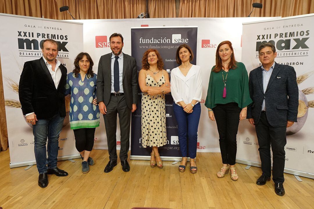 Óscar Puente junto a los organizadores