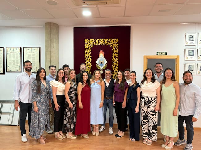 Manuel Borrull junto a su Corte de Honor 2026