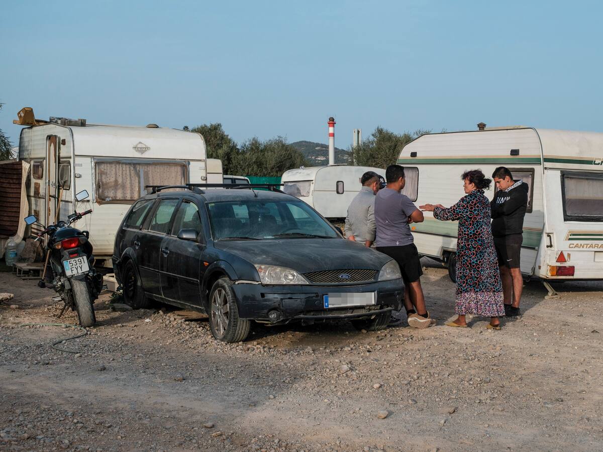 El PSOE rechaza los asentamientos de caravanas y pide vivienda digna para los trabajadores