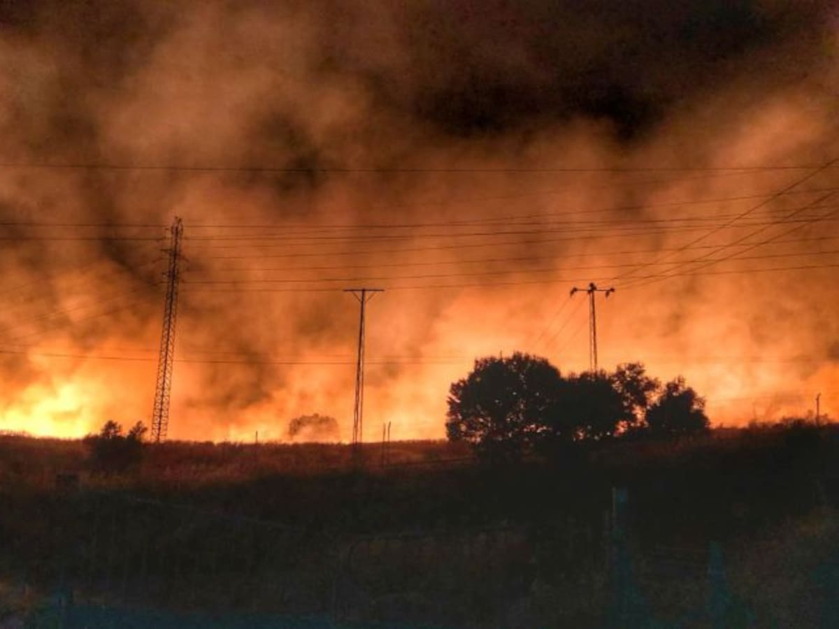 Desalojado el Club Mirabueno por la cercanía del fuego