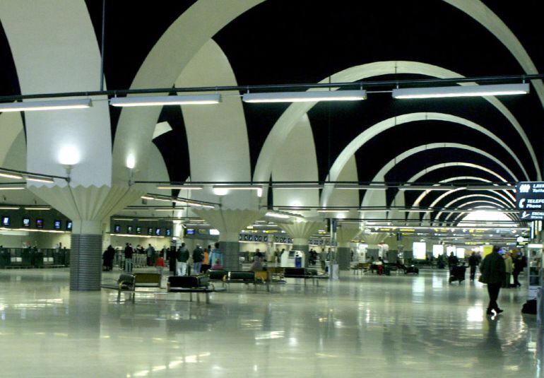 Hall principal del aeropuerto de Sevilla