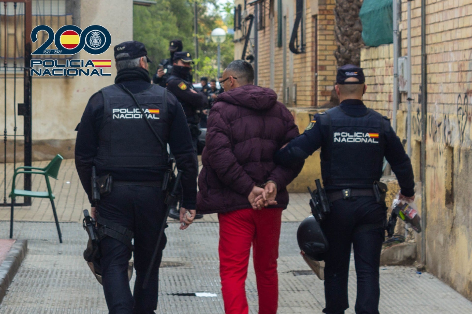 La Policía Nacional desmantela un narcopiso y un reñidero donde organizaban peleas ilegales de gallos en Murcia