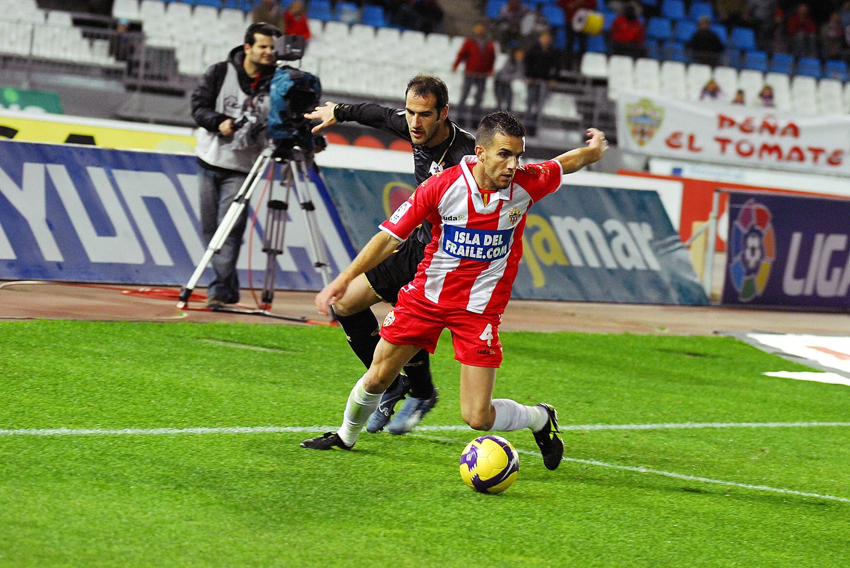 Julio Álvarez en su única temporada con el Almería en Primera División, la 2008-2009.