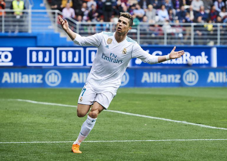 Cristiano Ronaldo celebra su primer gol en Ipurua