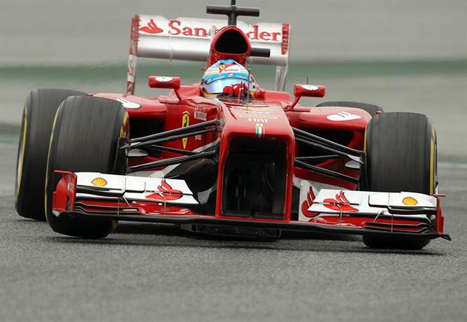 Fernando Alonso, durante los entrenamientos de pretemporada de la Fórmula 1 en el Circuit de Catalunya.