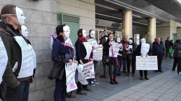 Concentración contra los crímenes machistas
