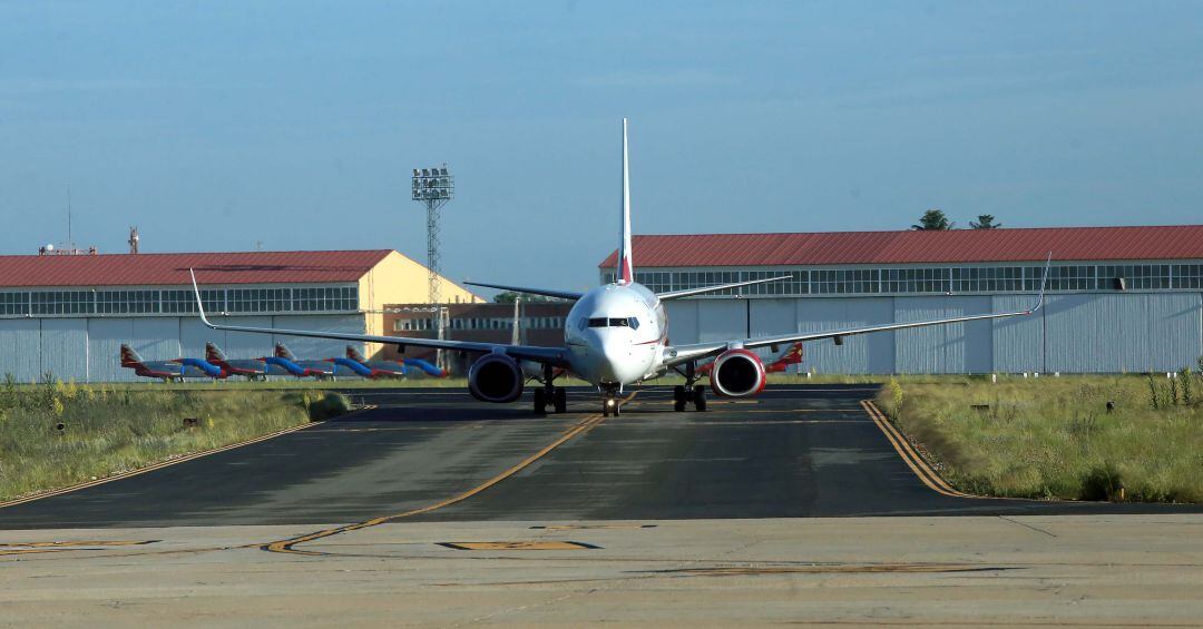 Llegada de un vuelo al aeropuerto de Valladolid